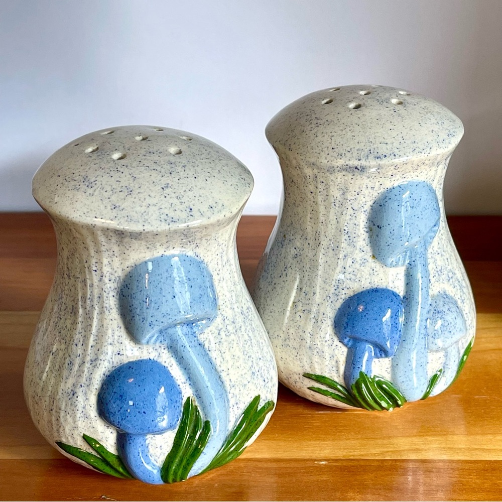 Blue Mushroom Ceramic Salt & Pepper Shakers 1970s - Picture 11 of 14